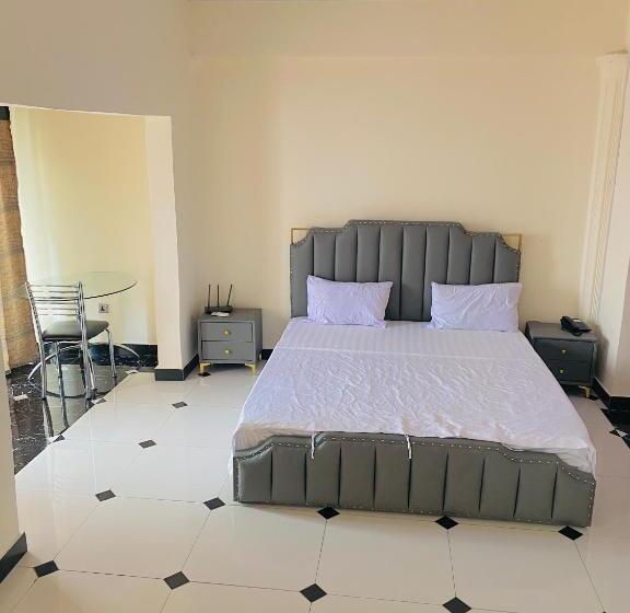 پانسیون Jennabwa Lodge And Restaurant