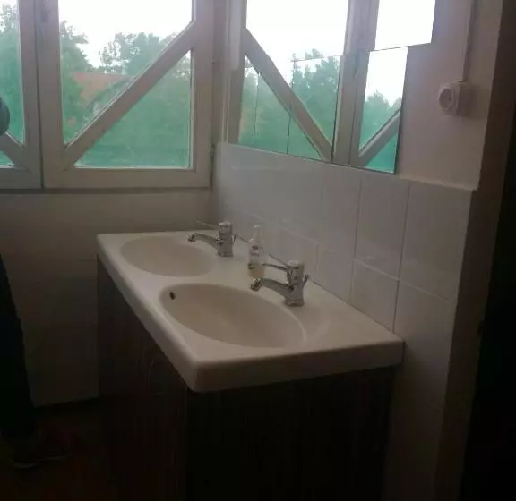 Y Hostel