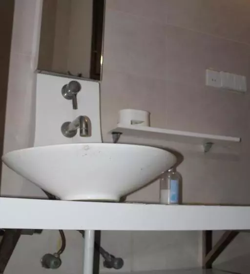 تختخواب و صبحانه State Residency