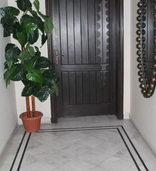 تختخواب و صبحانه State Residency