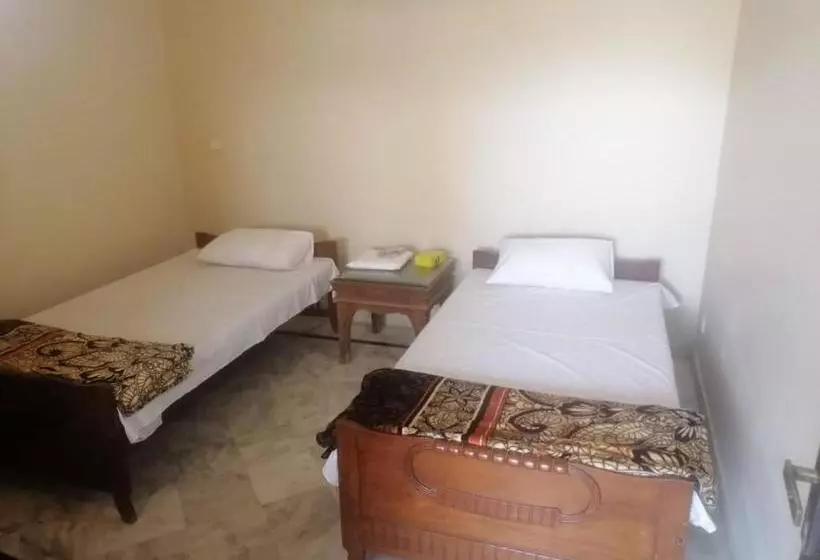 تختخواب و صبحانه State Residency