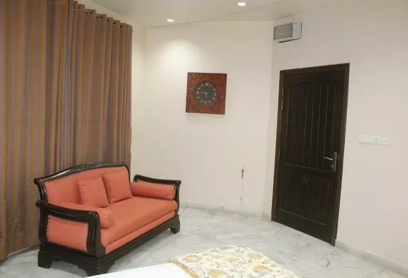 تختخواب و صبحانه State Residency