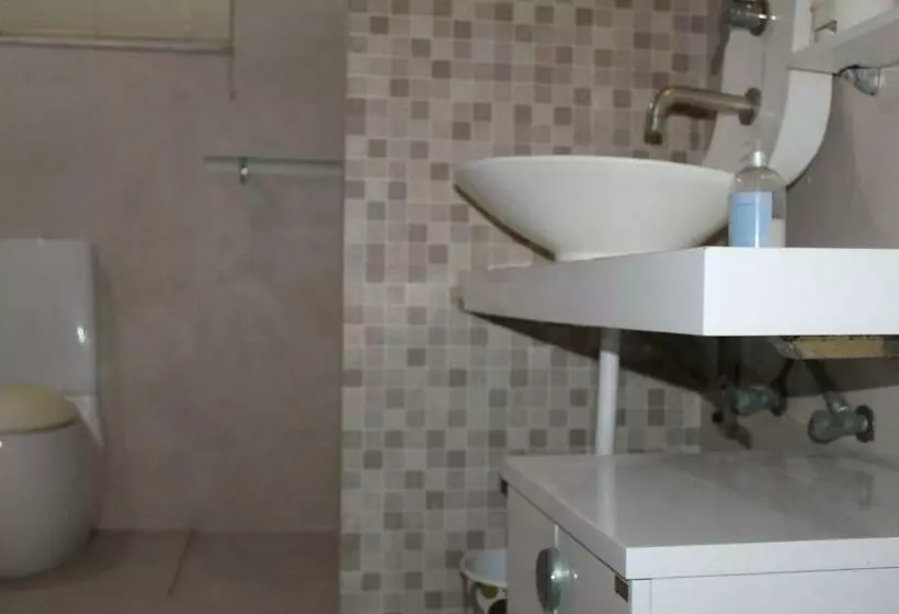 تختخواب و صبحانه State Residency