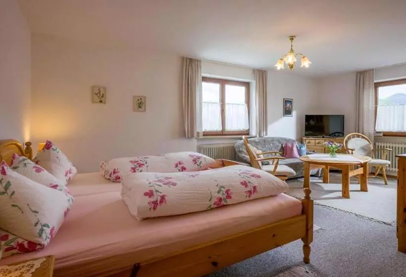 Hotelli Gästehaus Schreyer