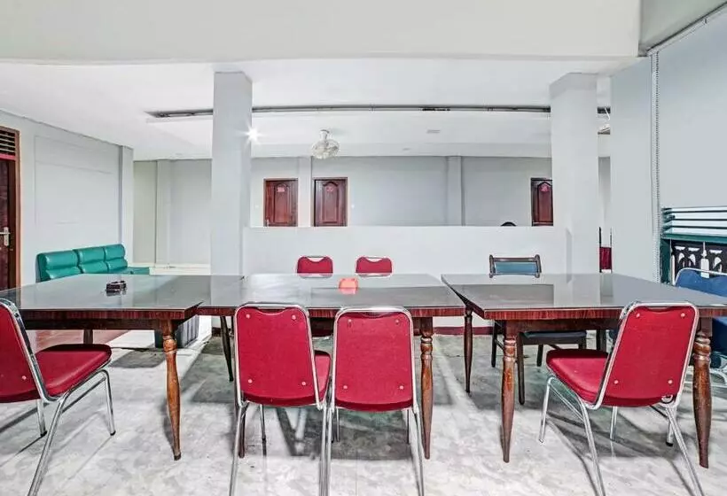 Hotelli Oyo 90487 Wisma Kuta Karang Baru