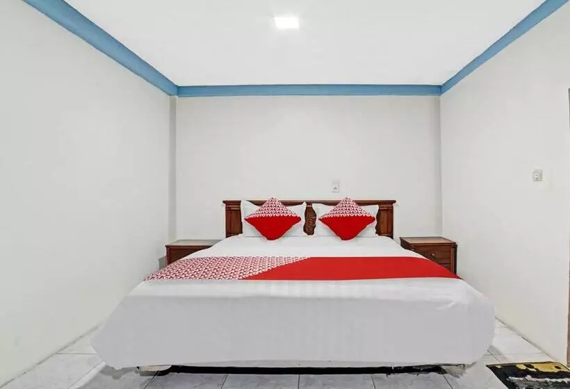 Hotelli Oyo 90487 Wisma Kuta Karang Baru