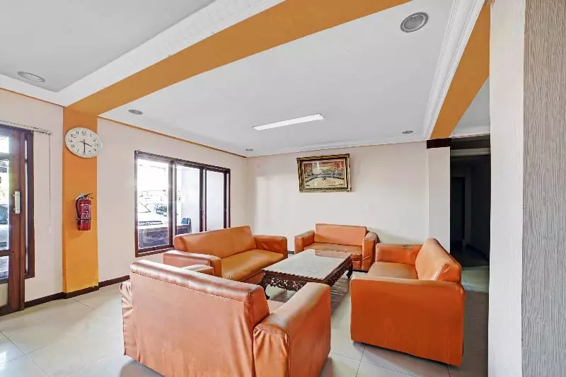 Hotelli Oyo 90487 Wisma Kuta Karang Baru