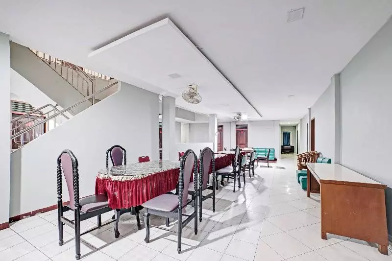 Hotelli Oyo 90487 Wisma Kuta Karang Baru