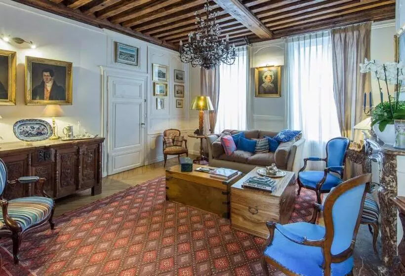 پانسیون Room In Guest Room   This 10th Century Home Sits In An Extraordinary Setting In The Center Of Orlean