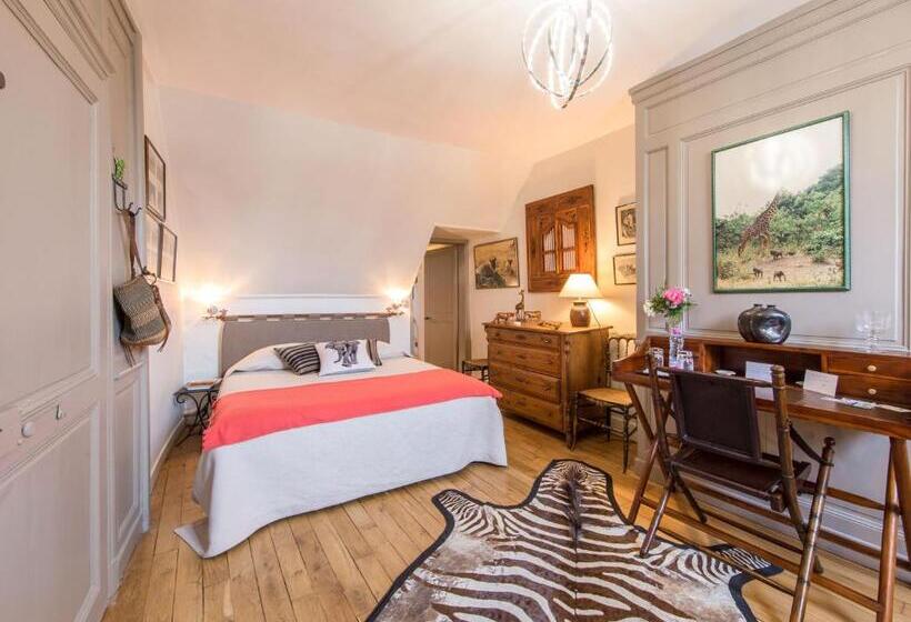 Pensjonat Room In Guest Room This 10th Century Home Sits In An Extraordinary Setting In The Center Of Orlean