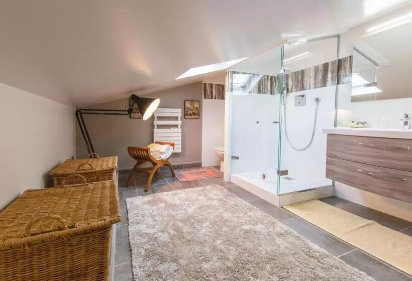 پانسیون Room In Guest Room   This 10th Century Home Sits In An Extraordinary Setting In The Center Of Orlean