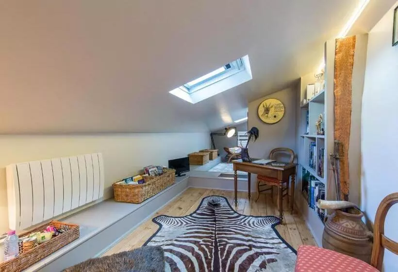 پانسیون Room In Guest Room   This 10th Century Home Sits In An Extraordinary Setting In The Center Of Orlean