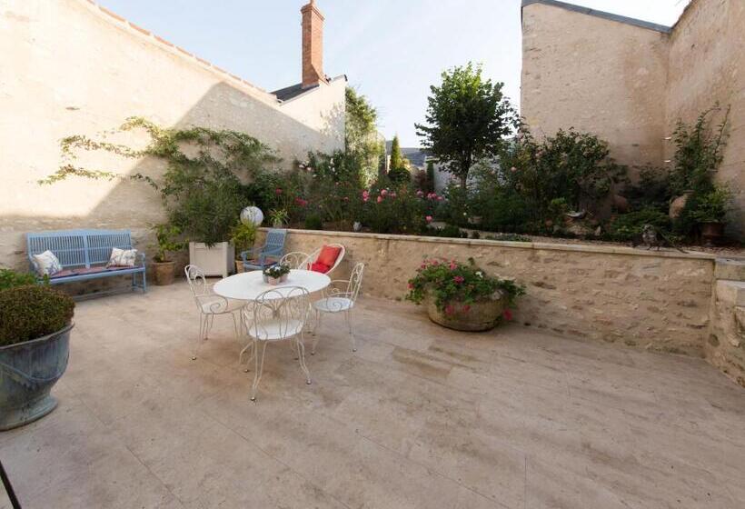 Pensjonat Room In Guest Room This 10th Century Home Sits In An Extraordinary Setting In The Center Of Orlean