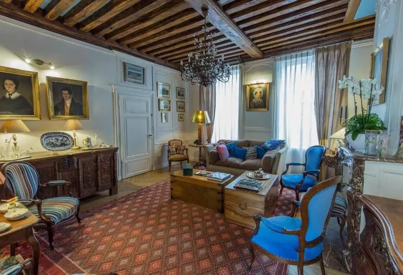 پانسیون Room In Guest Room   This 10th Century Home Sits In An Extraordinary Setting In The Center Of Orlean