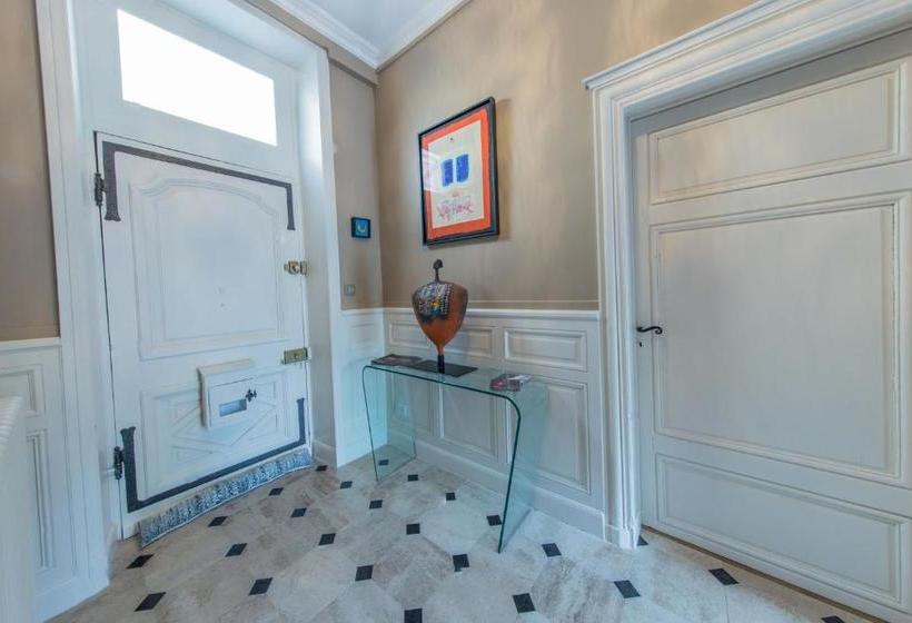 Pensjonat Room In Guest Room This 10th Century Home Sits In An Extraordinary Setting In The Center Of Orlean