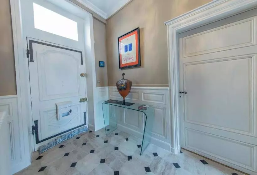 پانسیون Room In Guest Room   This 10th Century Home Sits In An Extraordinary Setting In The Center Of Orlean
