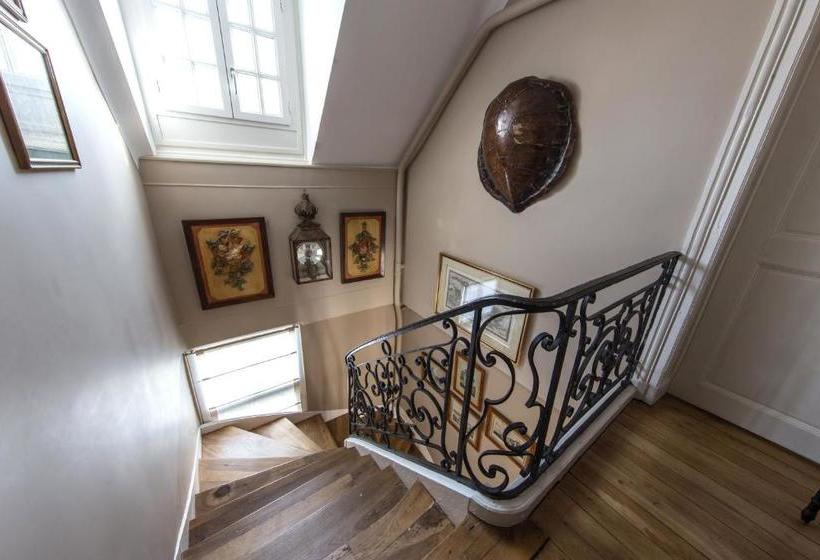 Pensjonat Room In Guest Room This 10th Century Home Sits In An Extraordinary Setting In The Center Of Orlean