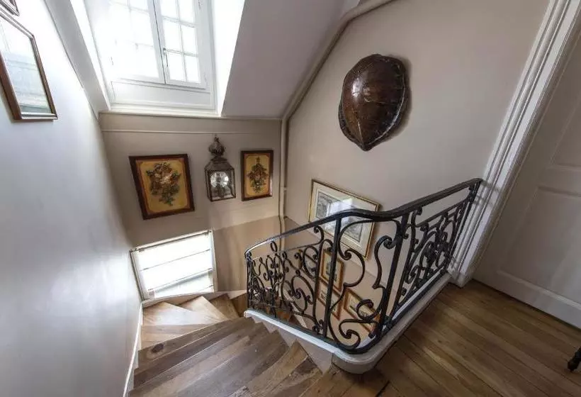 پانسیون Room In Guest Room   This 10th Century Home Sits In An Extraordinary Setting In The Center Of Orlean