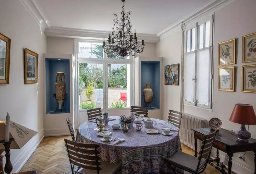 پانسیون Room In Guest Room   This 10th Century Home Sits In An Extraordinary Setting In The Center Of Orlean