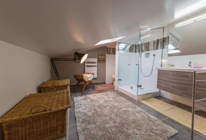 پانسیون Room In Guest Room   This 10th Century Home Sits In An Extraordinary Setting In The Center Of Orlean