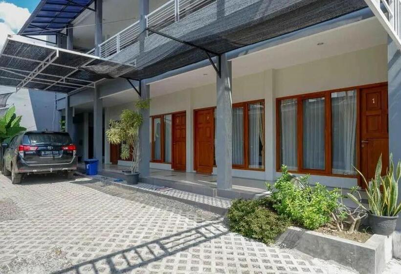 Hotel Reddoorz Near Stadion Kridosono Blora