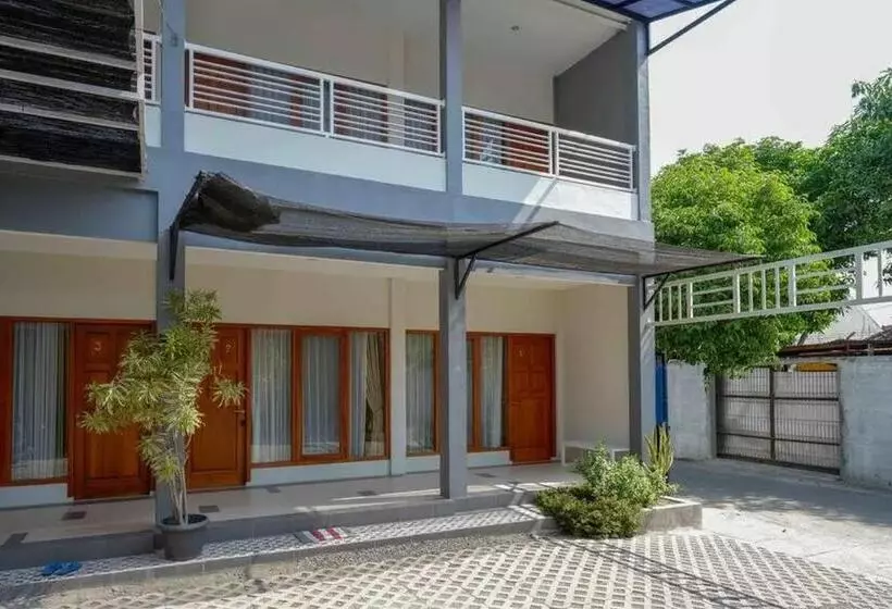 ホテル Reddoorz Near Stadion Kridosono Blora