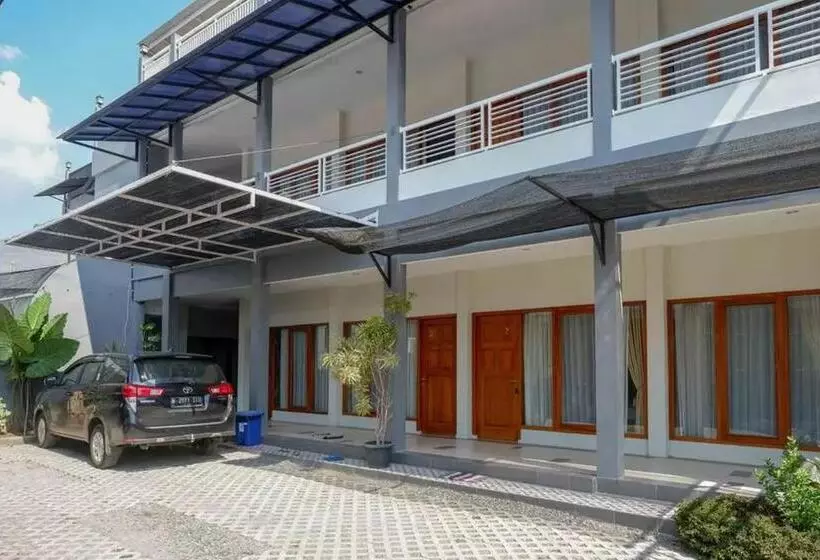 ホテル Reddoorz Near Stadion Kridosono Blora