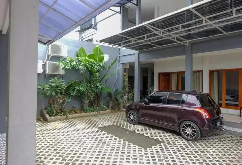 ホテル Reddoorz Near Stadion Kridosono Blora