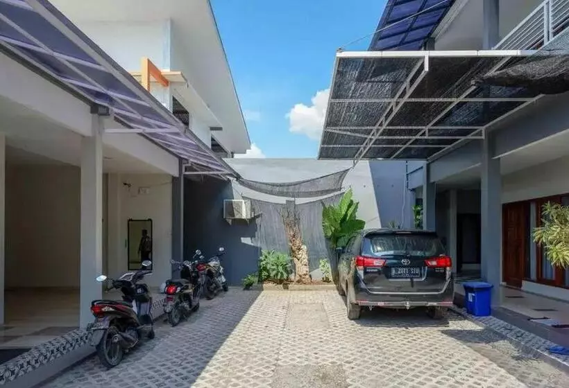 ホテル Reddoorz Near Stadion Kridosono Blora