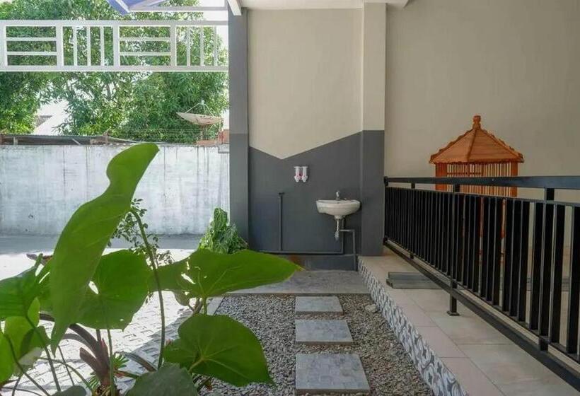 Hotel Reddoorz Near Stadion Kridosono Blora