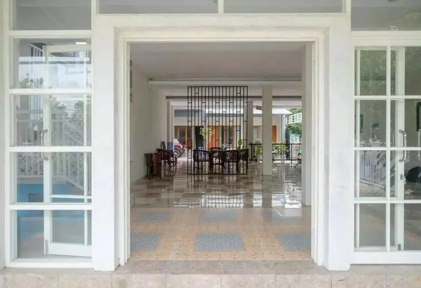 ホテル Reddoorz Near Stadion Kridosono Blora