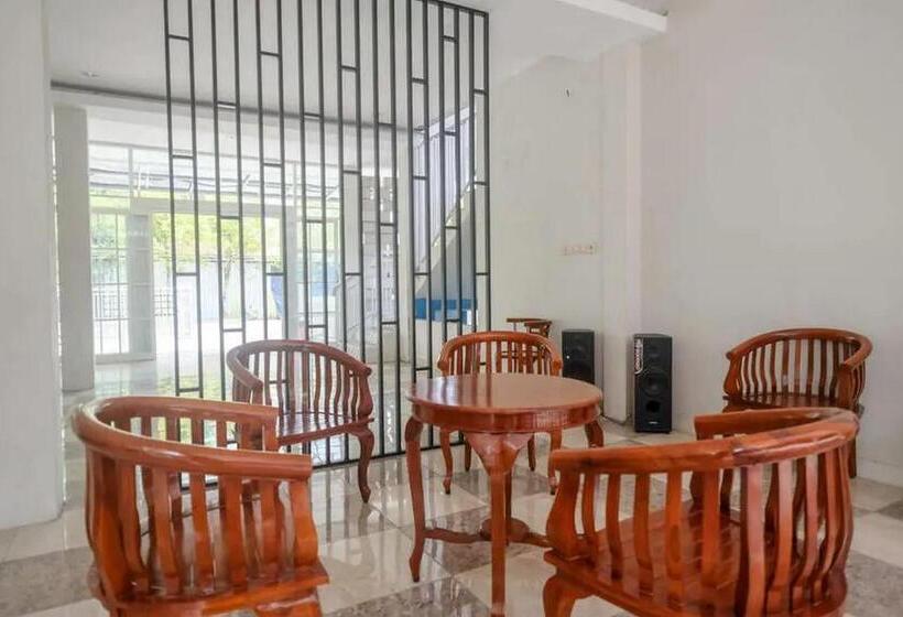 Hotel Reddoorz Near Stadion Kridosono Blora