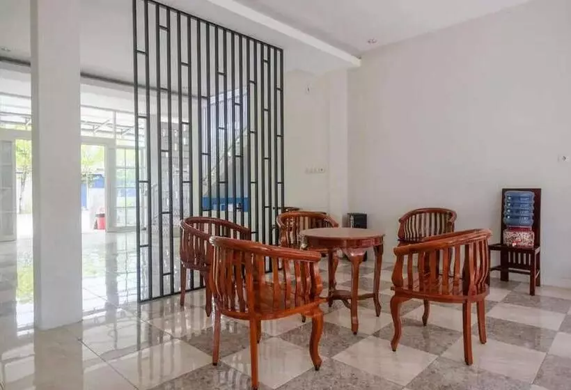 ホテル Reddoorz Near Stadion Kridosono Blora