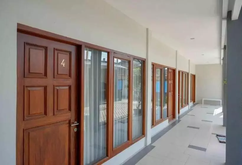 ホテル Reddoorz Near Stadion Kridosono Blora