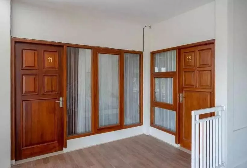 ホテル Reddoorz Near Stadion Kridosono Blora