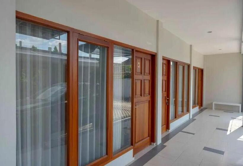 Hotel Reddoorz Near Stadion Kridosono Blora