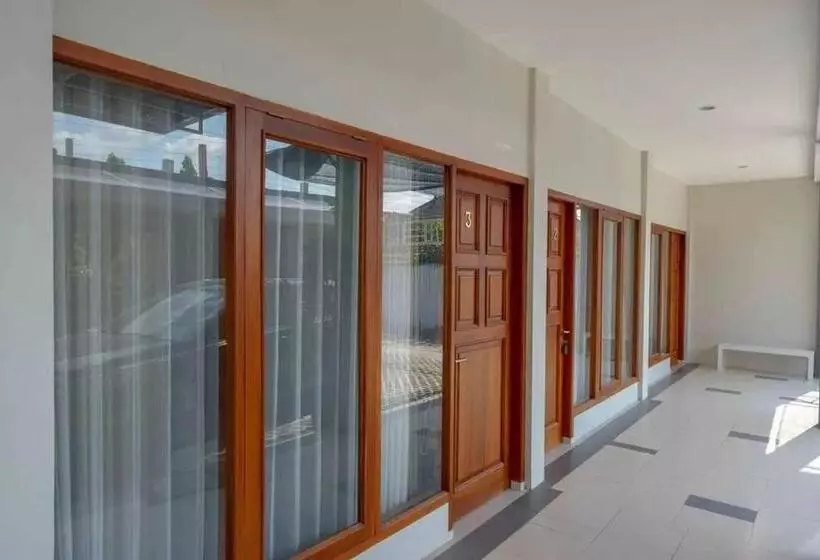 ホテル Reddoorz Near Stadion Kridosono Blora