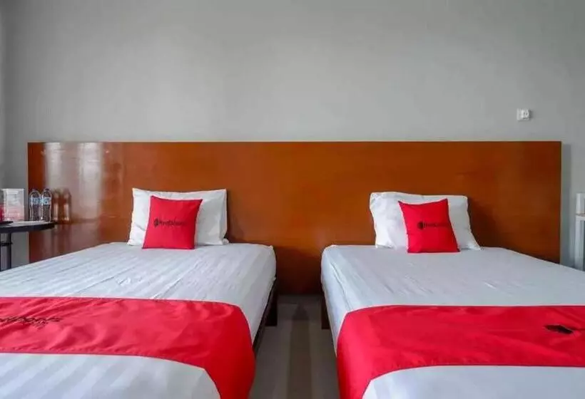 ホテル Reddoorz Near Stadion Kridosono Blora