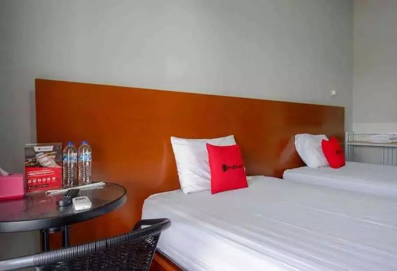 ホテル Reddoorz Near Stadion Kridosono Blora