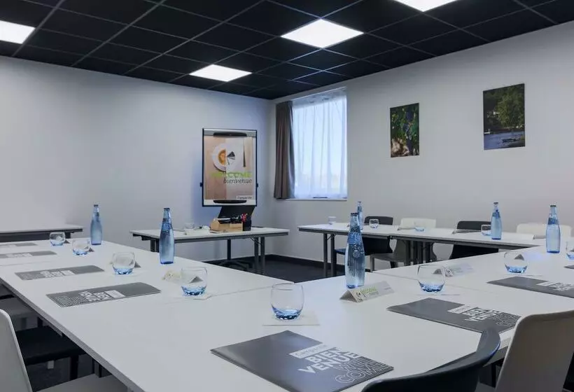 Отель Campanile Carcassonne Est La Cite