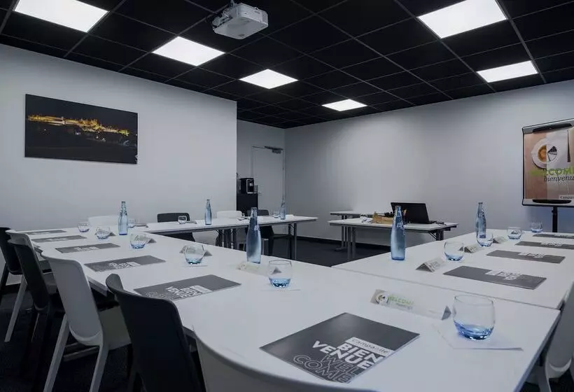 Отель Campanile Carcassonne Est La Cite