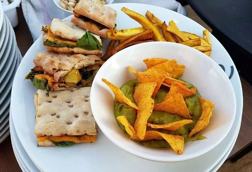 Отель Campanile Carcassonne Est La Cite