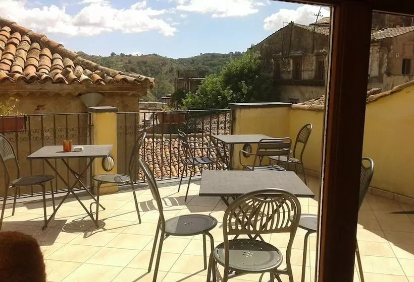 Отель Federico Ii