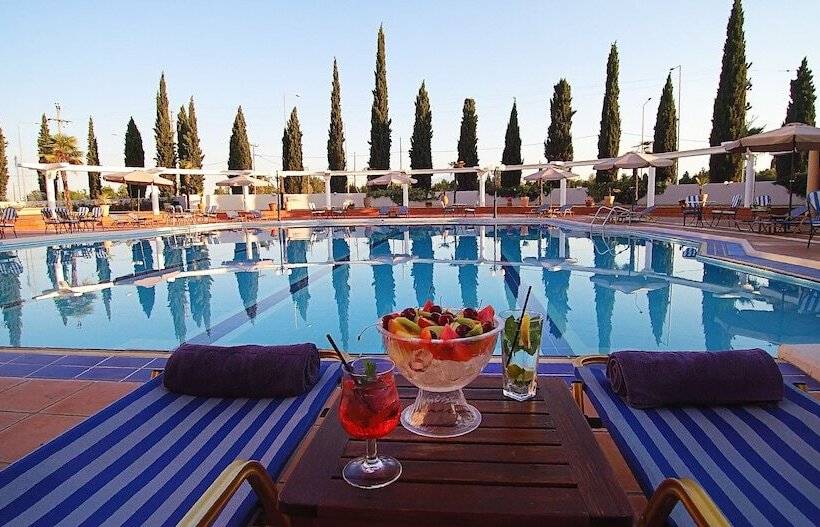 בית מלון כפרי Kouros