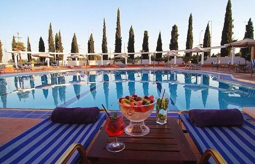 בית מלון כפרי Kouros