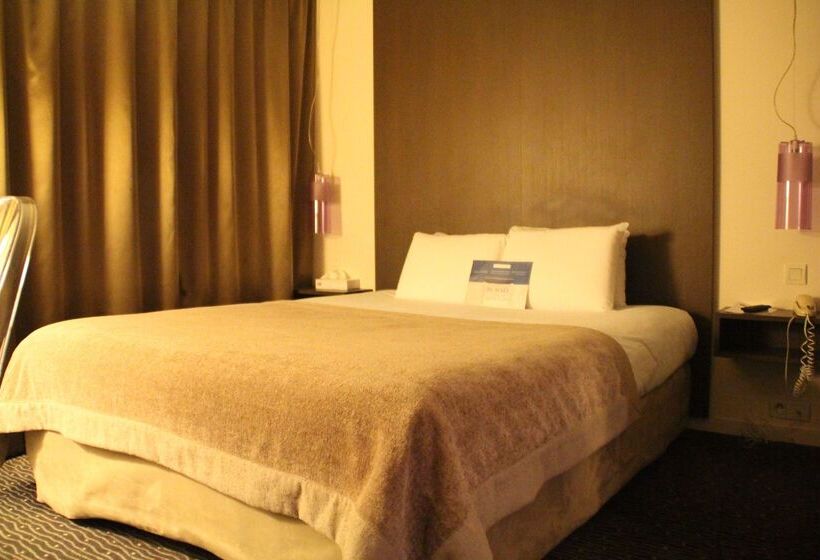 فندق Kyriad Charlevillemezieres