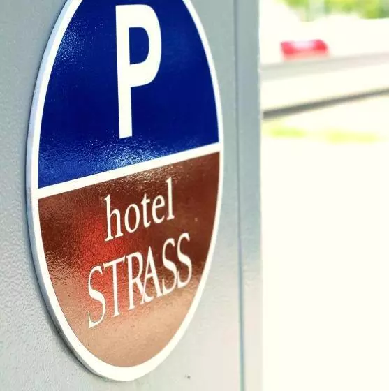 فندق Strass