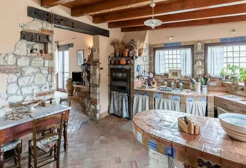 Heritage Cottage In Cianciana With Terrace