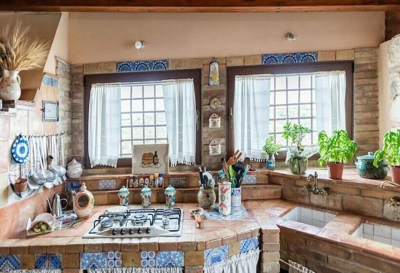 Heritage Cottage In Cianciana With Terrace