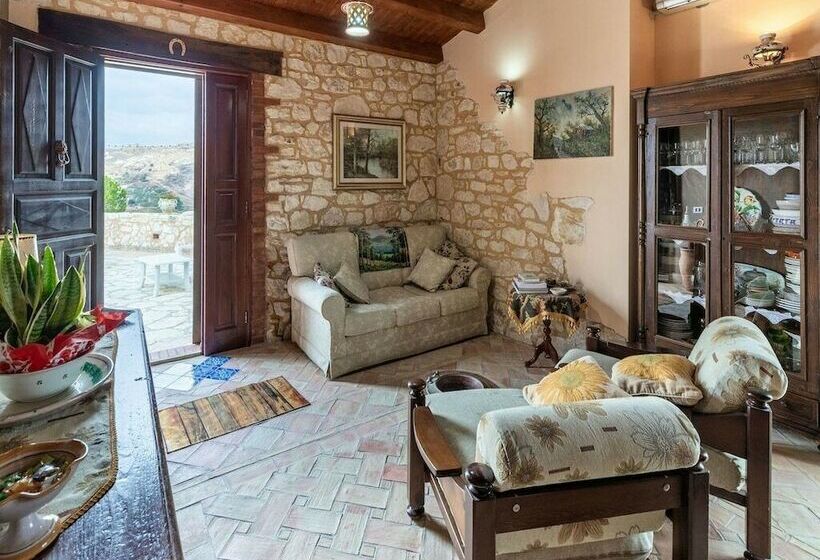 Heritage Cottage In Cianciana With Terrace
